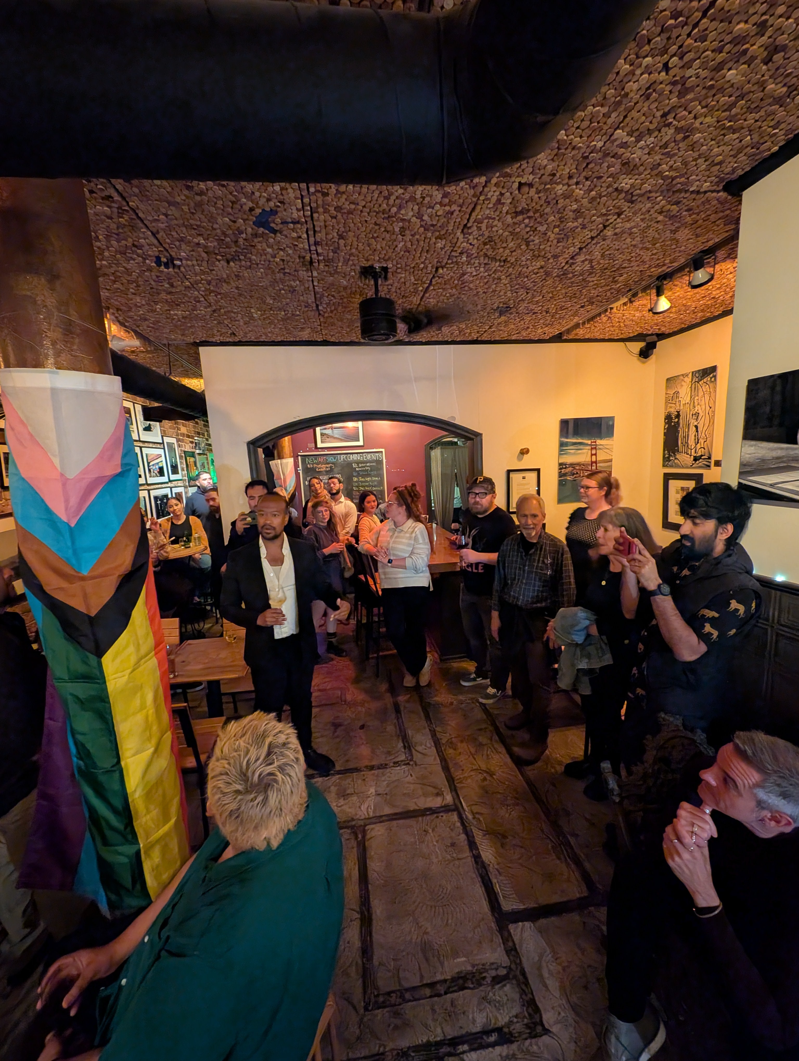 Hôtel Biron Wine Bar & Art Gallery 