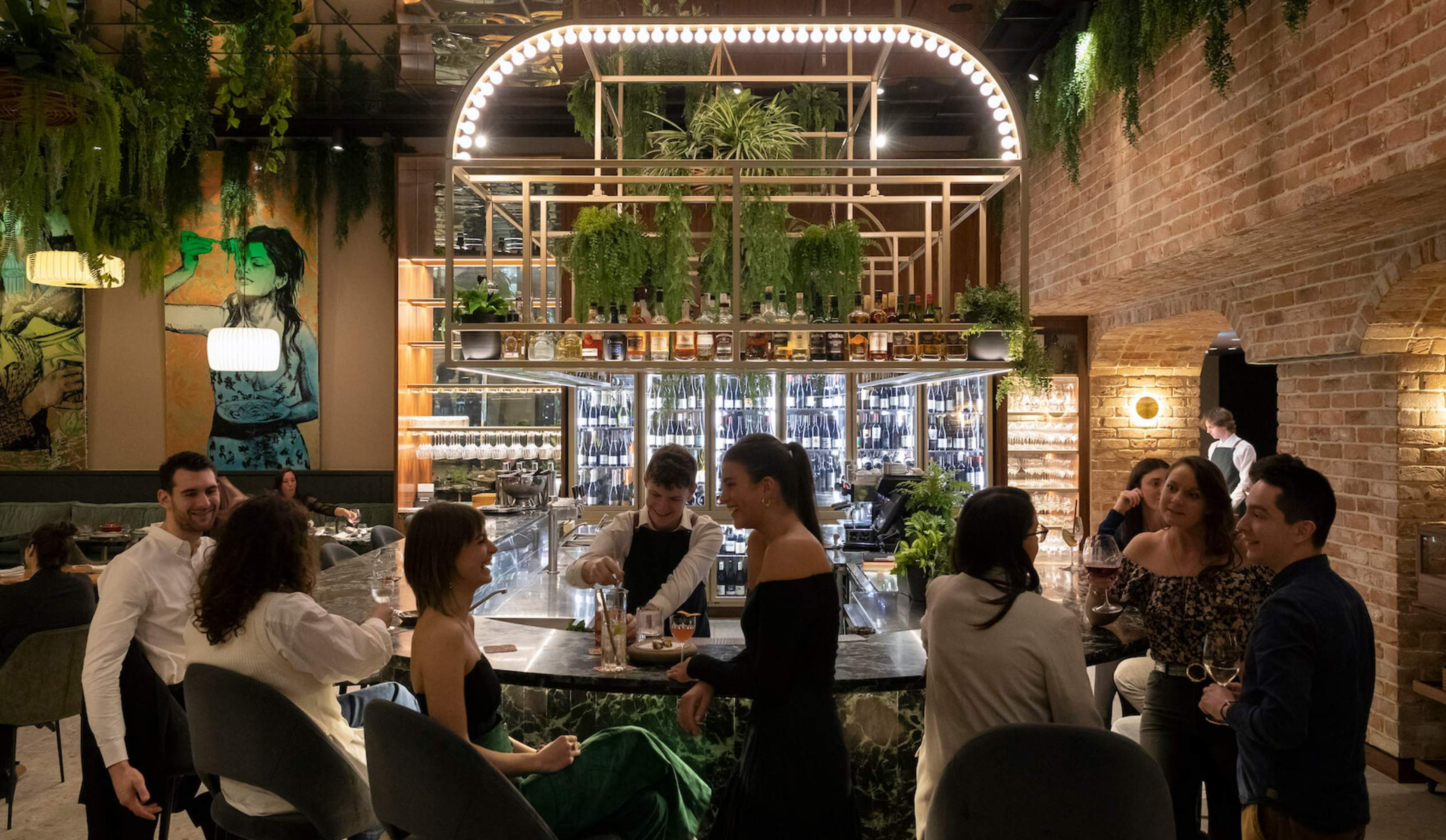 Omnia Bar & Bistro 