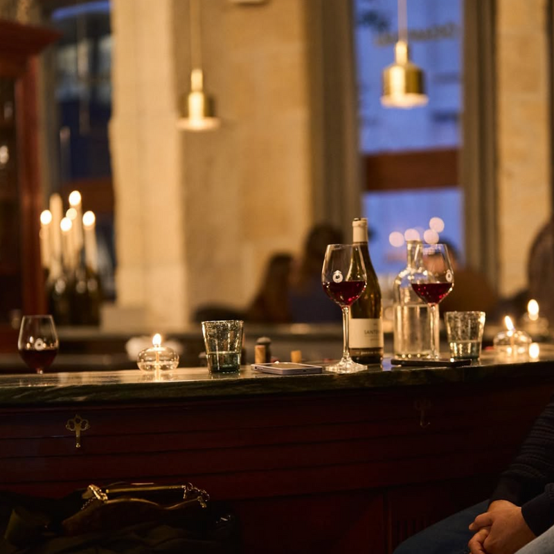 Ô Chateau wine bar Paris
