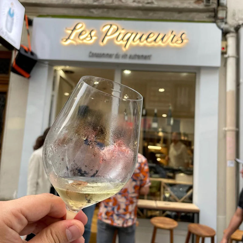 Les Piqueurs wine merchant Montmartre Paris